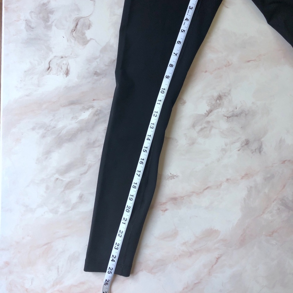 ❤️SOLD❤️Lululemon Black Wunder Under Hi-Rise 25” - Picture 5 of 7